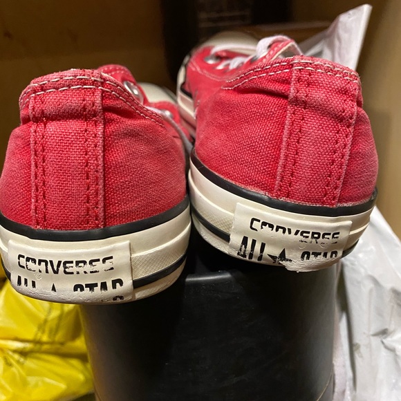 Red converse - Picture 6 of 6